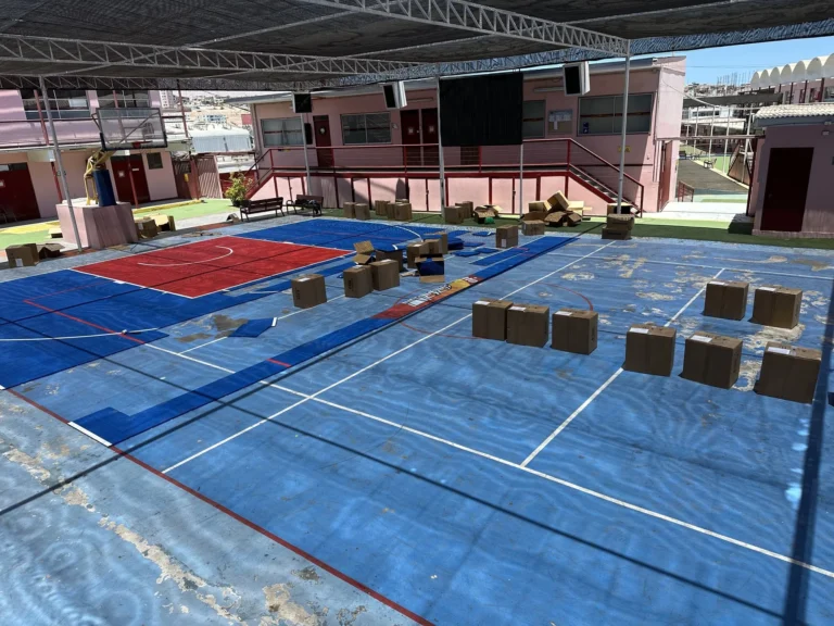 Multicancha del Colegio San Antonio de Matilla antes, con la superficie deteriorada