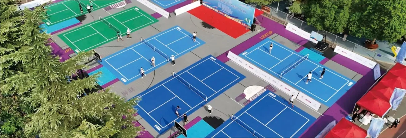 Canchas de pickleball con piso ENLIO de colores