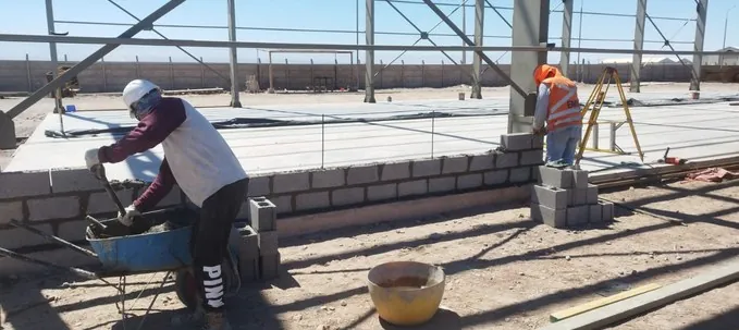 Trabajos de albañilería en galpón industrial