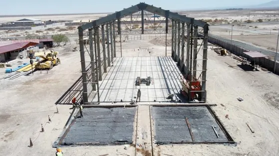 Estructura metálica de galpón industrial en obra