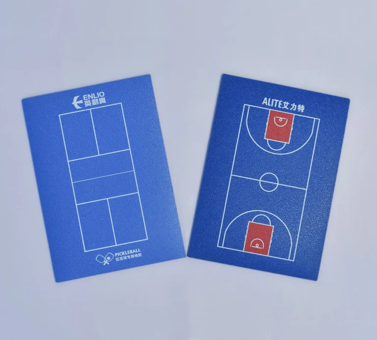 Muestras de piso de PVC multiuso con demarcación de pickleball y básquetbol